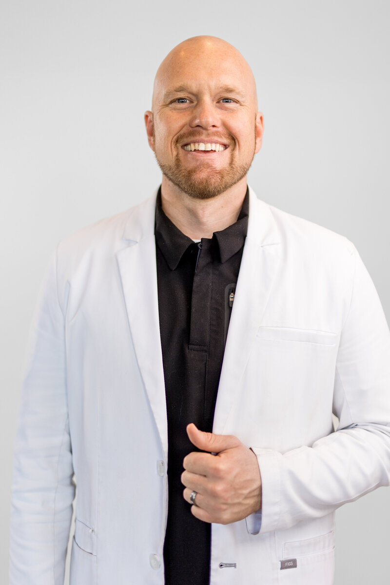 Dr. Steven Chalk, Chiropractor that specializes in neuropathy, knee pain, and sciatica
