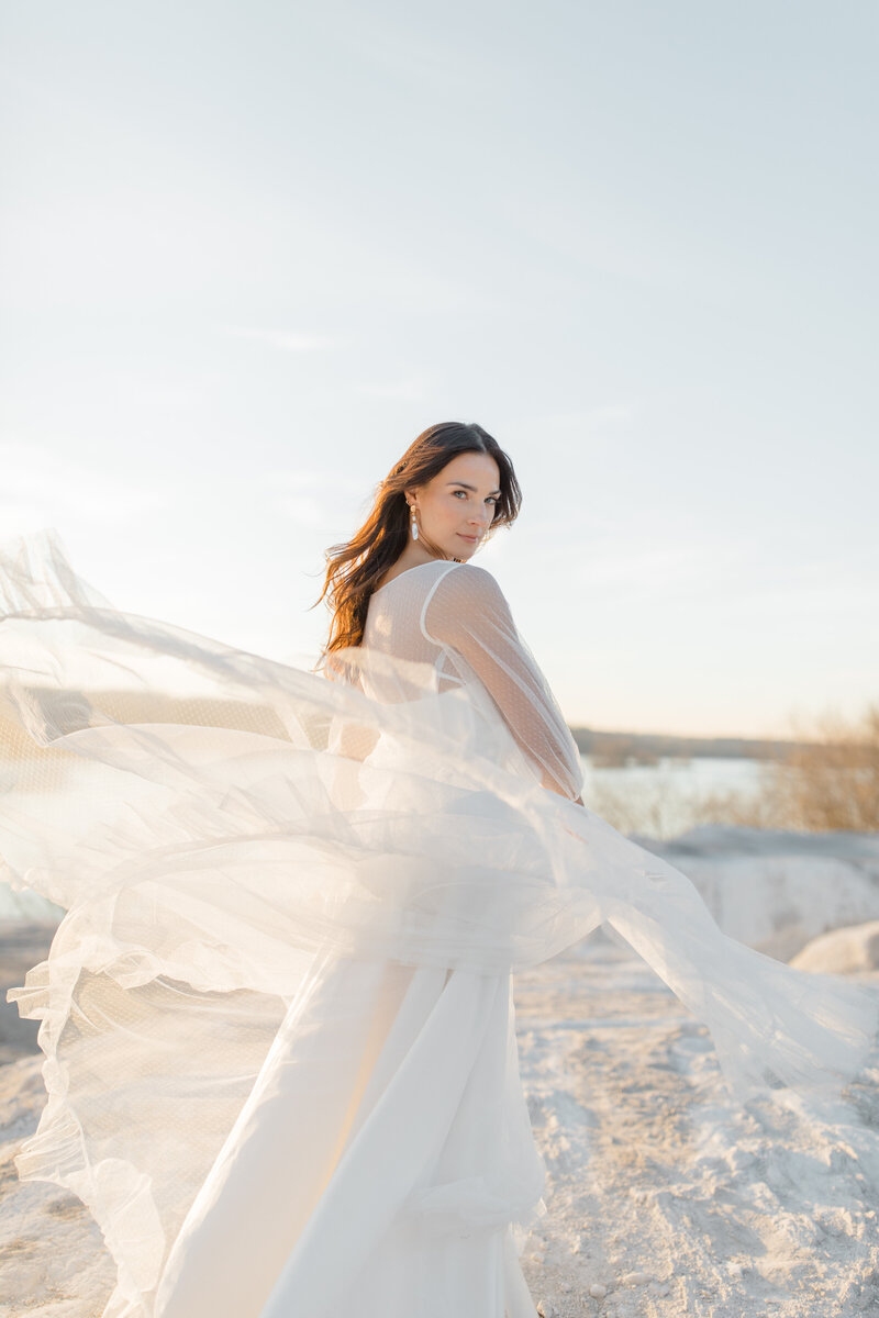 Coastal wedding shoot featured on The White Wren by Hannah Elizabeth Events