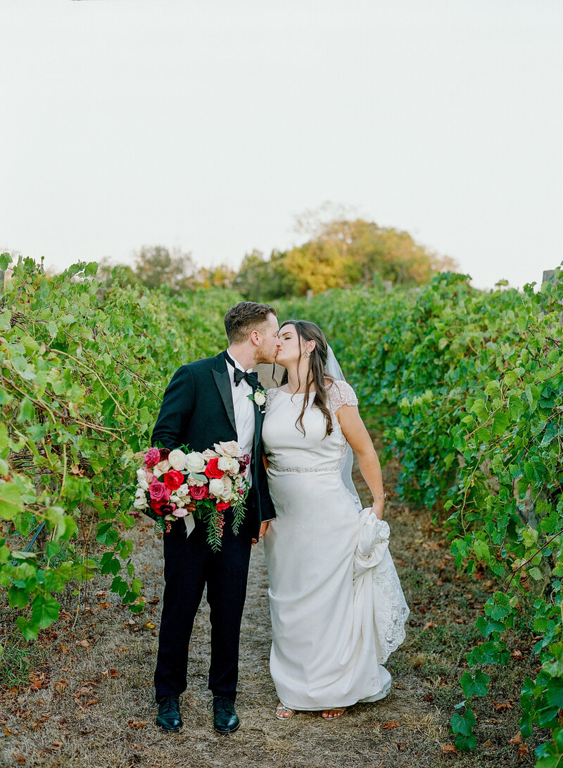stephanie-aaron-wedding-vineyards-at-chappell-lodge-112