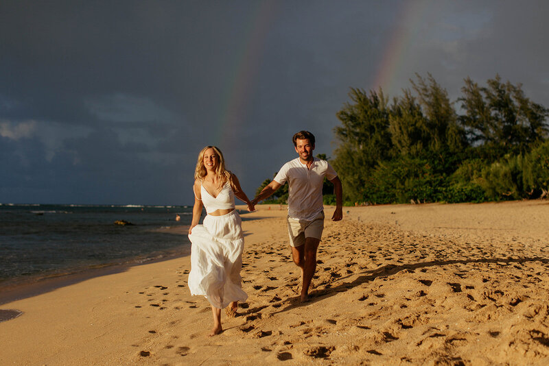 How to elope and plan your elopement in Hawaii. Best tips, where to elope, and more.