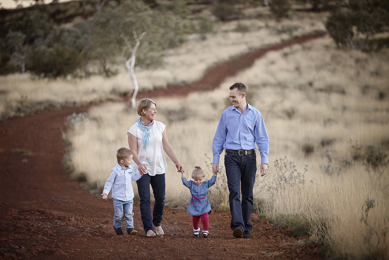 NATURAL FAMILY PORTRAIT 025 Family walking hand in hand down path laughing at each other