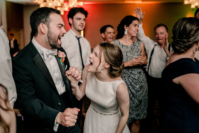 vibrant-catholic-wedding-in-reston-virginia-00026