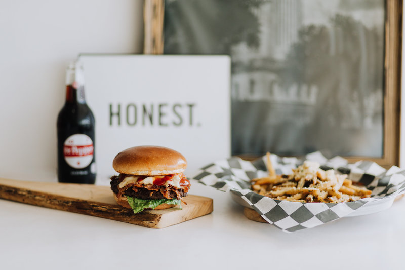 burgers honest abes food photographer lincoln nebraska