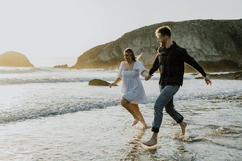 Engagement photography on the beach