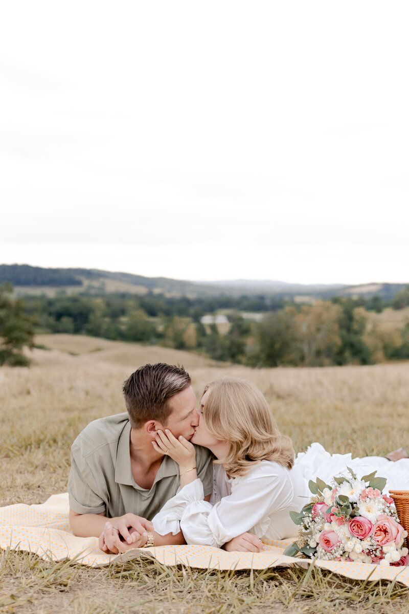 dreamy-picnic-engagement-session-in-delaplane-virginia-00016