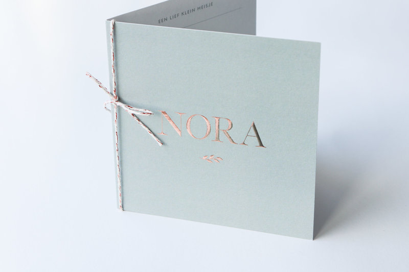 Eenvoudig geboortekaartje met koperfolie Nora