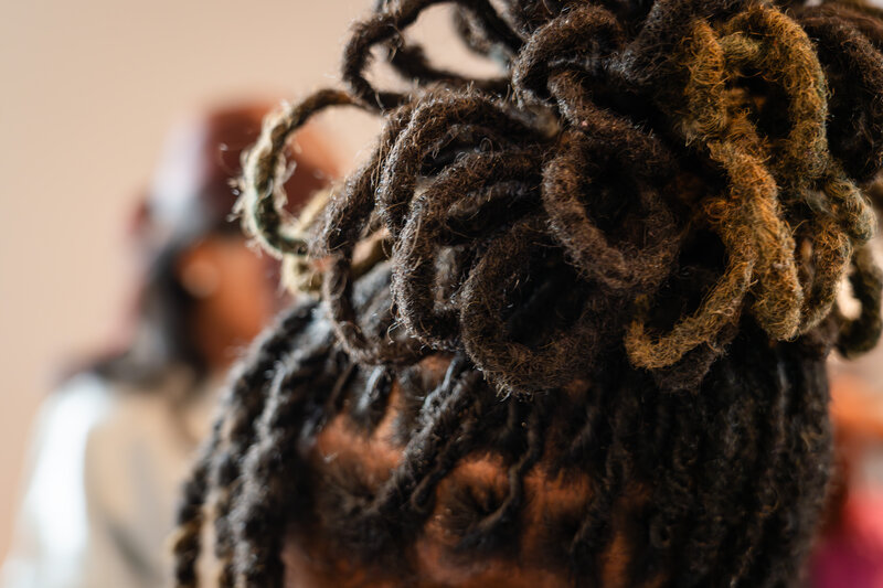 Close-up of intricate bridal hairstyle with golden highlights – photographed by wedding photographer Niko Coric – Lumen Clarity Media