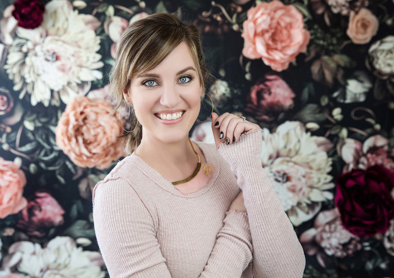 Closing Headshot-April-O'Hare-Photography-Pretty-Headshot-Portraits-With-Floral-Backdrop-Personal-Branding-Photo