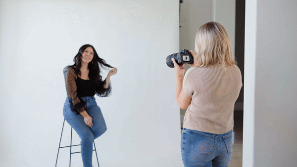 Join Tara Dunn in her Arizona studio for a photography experience filled with laughter and creativity. At Tara Dunn Photography, we believe in capturing genuine moments and expressions. Whether for personal branding or real estate, let us bring your vision to life with warmth and professionalism.