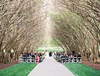 wedding-ceremony-crepe-myrtle-alley-outdoor-dallas-arboretum-venue-12