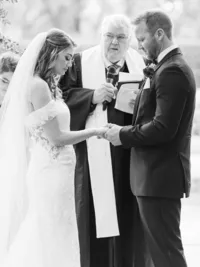 wedding-ceremony-crepe-myrtle-alley-outdoor-dallas-arboretum-venue-15