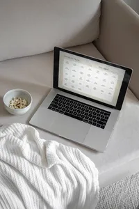 Apple-laptop-on-couch