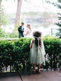 documentary-wedding-photography-candid-flower-girl