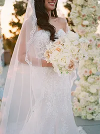Wedding florals at Hall of Lights Dallas Texas — Wedfully Yours floral design