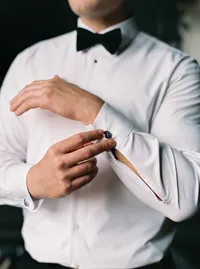 Groom portrait at Hotel Vin Grapevine Texas wedding — Stephanie Michelle Photography