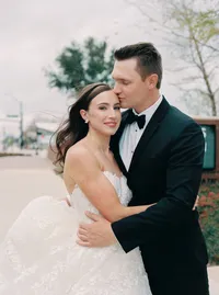 Bride and groom at Hotel Vin Grapevine Texas wedding — Stephanie Michelle Photography