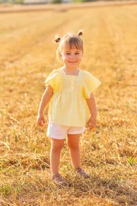 children-photoshoot-mallorca-woods-field-9