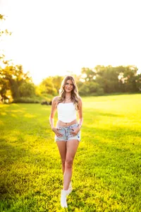 Claire Loveday Senior Portraits 422