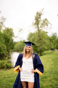Belle Cap and Gown Shoot 2023 (328)