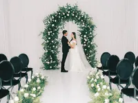 klassy-kreations-dmv-wedding-florist-green-white-ceremony-arch-aisle