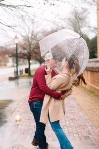 Rainy Colonial Williamsburg Couples Photos Engagement Session