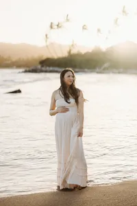 maternity photos in kapaa wailua hilton kauai-46
