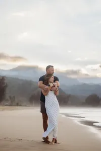 couples shoot in hanalei-10