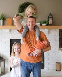 St. Charles Newborn Session_Dad and Kids
