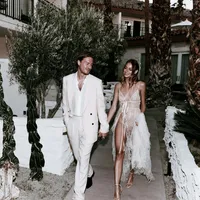 superherodesignco_34572_Bride_and_groom_walking_hand_in_hand__5ac28b39-0f95-4317-8154-4c7325886d7c_0