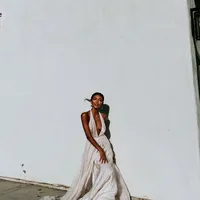 superherodesignco_34572_Vast_white_stucco_wall_with_one_bride_cac54dfa-14a6-4a67-8eef-05e2e00d6a25_2