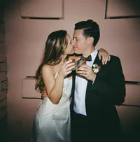 wedding-couple-kissing