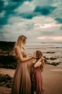 mother-daughter-maternity-session-oahu