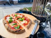 sliced-pizza-white-wine-patio