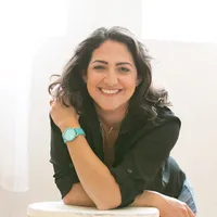 Shelly Waldman headshot 1200px