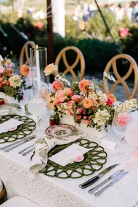 Place setting with a menu card, green charger and garden florals