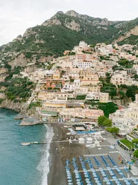 At sunrise, Positano is at its most serene. As your Positano honeymoon photographer, I capture the magic of your first days as newlyweds