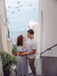 As your Positano honeymoon photographer, I capture the quiet beauty of stolen glances against the pastel cliffs and sparkling Mediterranean sea