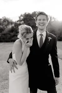 candid wedding photo provence
