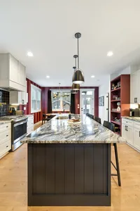 450 Illinois Ave-12