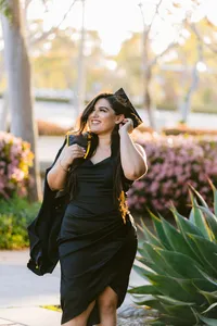 CSULB grad photos - Sarahi Photo