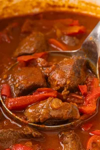 German Gulash with Bell Peppers web Hero-10