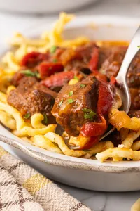 German Gulash with Bell Peppers web Hero-18