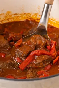 German Gulash with Bell Peppers web Hero-9