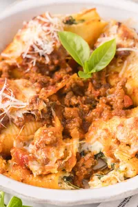 Beef & Ricotta Stuffed Shells Web Hero-17