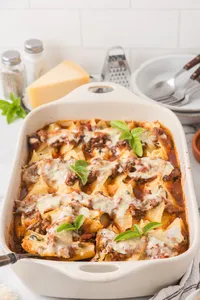Beef & Ricotta Stuffed Shells Web Hero-10