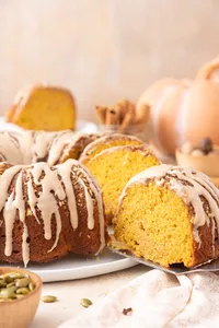 Pumpkin Cake Bundt Cake web Hero-16