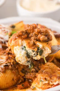 Beef & Ricotta Stuffed Shells Web Hero-18