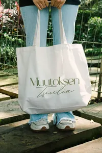Tote bag featuring the Muutoksen tuulia logo.