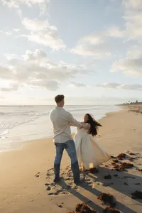 alohaubreyphoto_melbourneflorida_couples_cineamtic_movielike_beach_engagementphotos-58