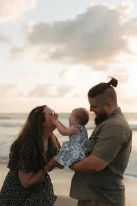 alohaubrey_familyphotos_withbaby_1yearold_beach_floridaphotographer_cocoabeachfl-16